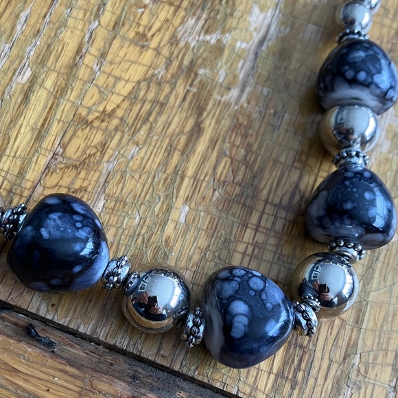 Chic Silver and Black Beaded Necklace - Picture 2 of 4